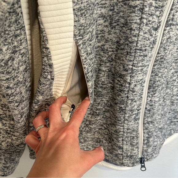 The North Face Women’s Indi 2 Hooded Fleece Jacket - Picture 7 of 13